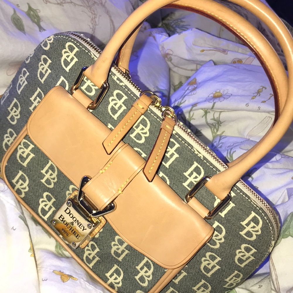 🚫sold🚫Authentic Dooney & Bourke signature bag